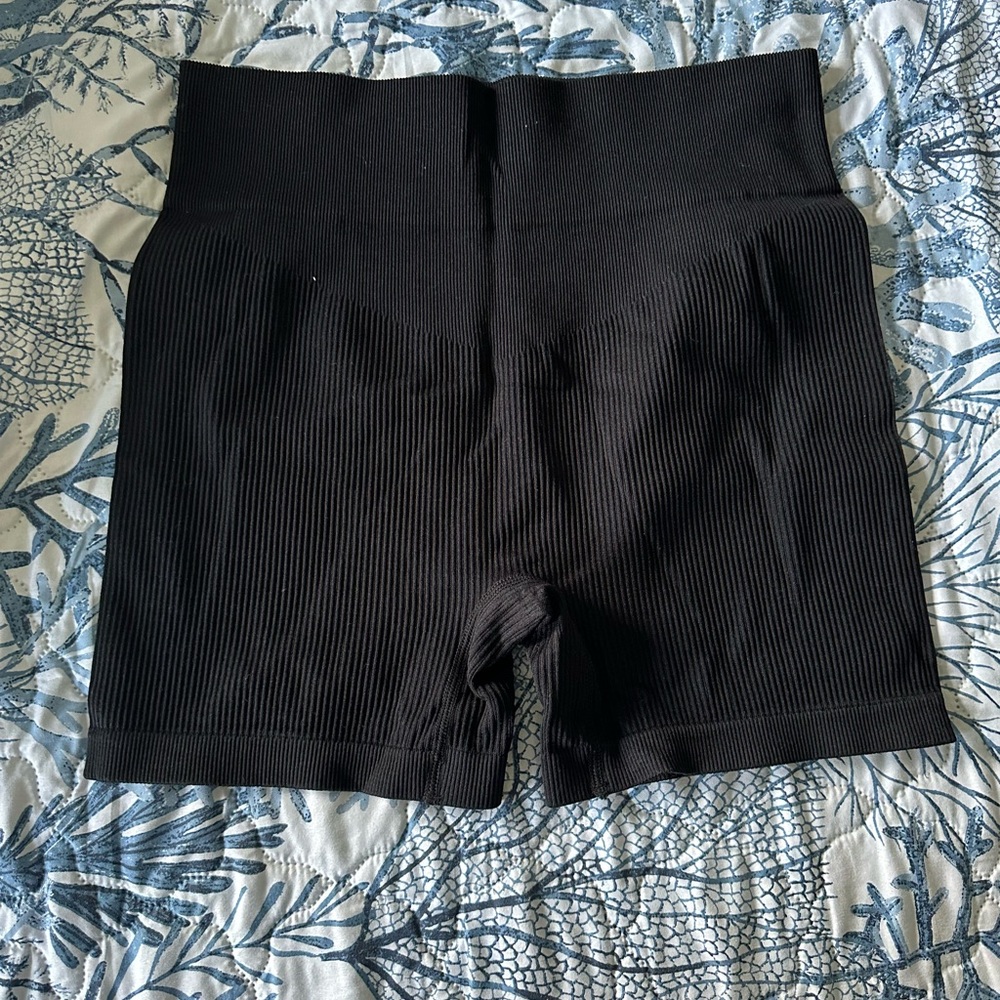 Ribbed women’s athletic biker shorts 5in inseam no scrunch butt